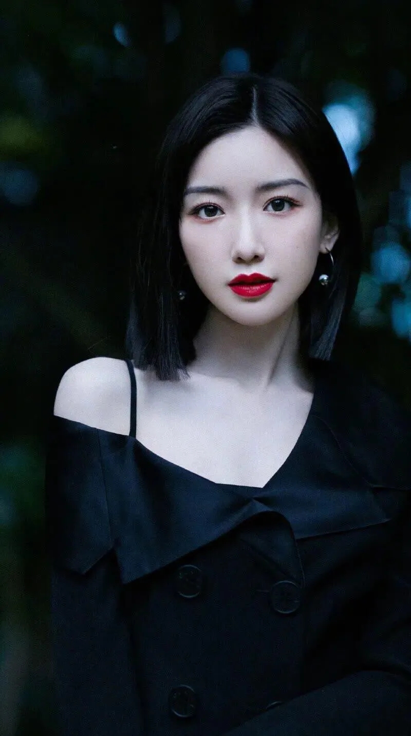 肖战|毛晓彤，性感丰满，成熟妩媚，高清写真，不知道谁会得到她