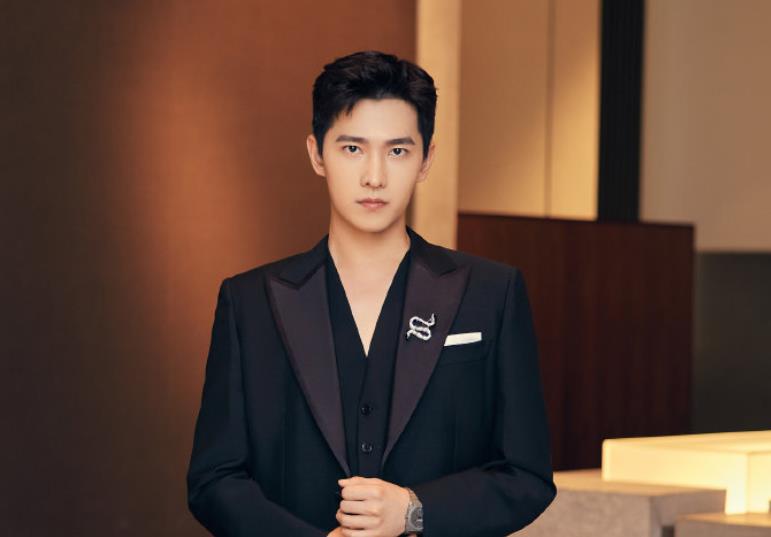 花匠小美 52岁许晴同框30岁杨洋，明明能算是两辈人，看着却像“姐弟”