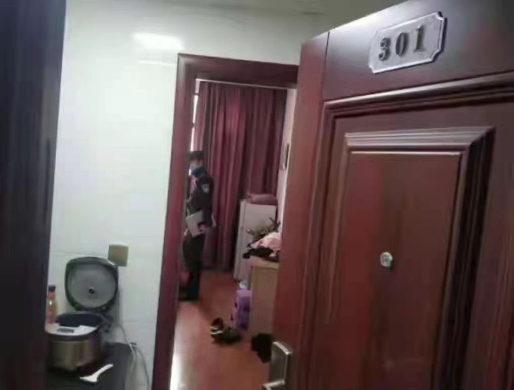 四季兰馨 丈夫与第三者厮混却电话通知妻子：来见我，妻子手拿剪刀赶到现场