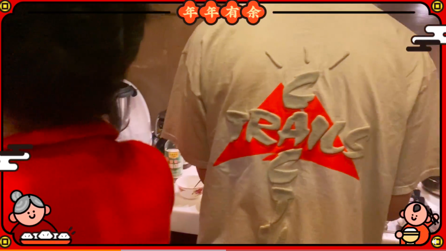 范冰冰|范冰冰姐弟罕合体，默契携手做年夜饭，厨房意外狭小只容得下两人