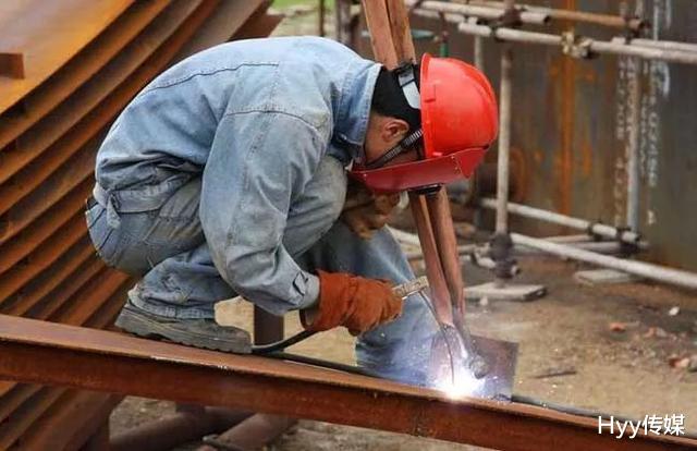 Hyy传媒 无证电焊工危害之大，为何屡禁不止?