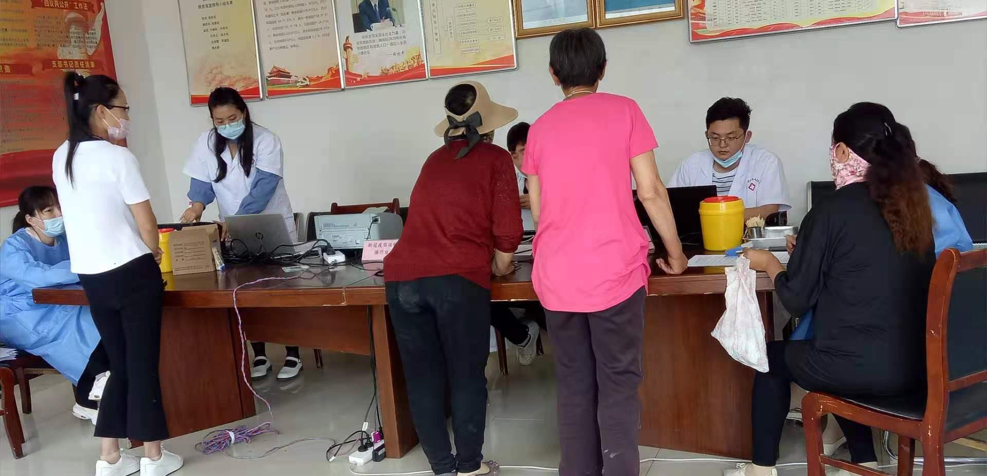 郎山女人的烟火人生 在山村接种疫苗,秩序好,接种快