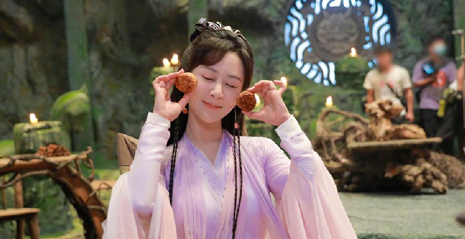 明星|杨紫新剧视频路透，拍戏时稳重大方，一跑就原形毕露了！