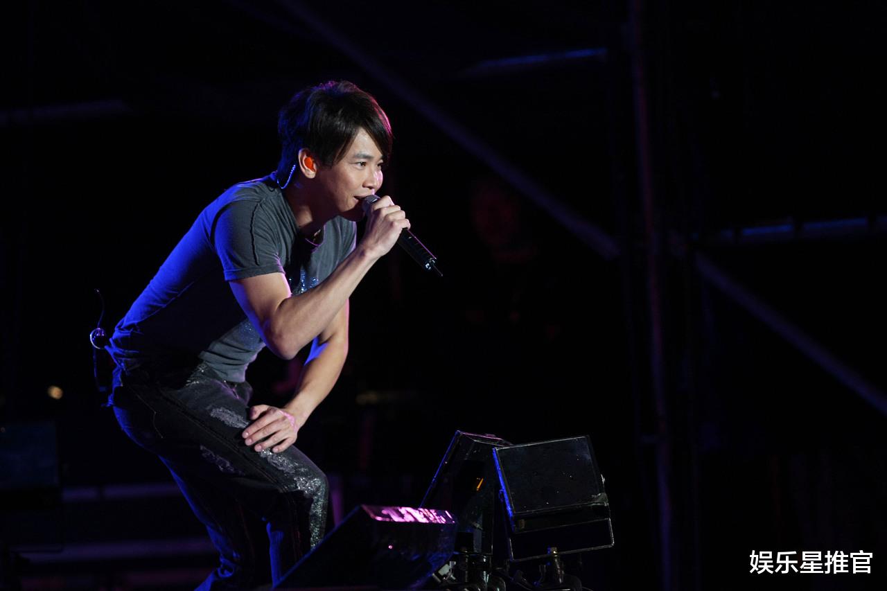 古装剧|2002年的华语乐坛有多恐怖？阿杜全年横扫，没想到最火的竟是两年前的这首歌