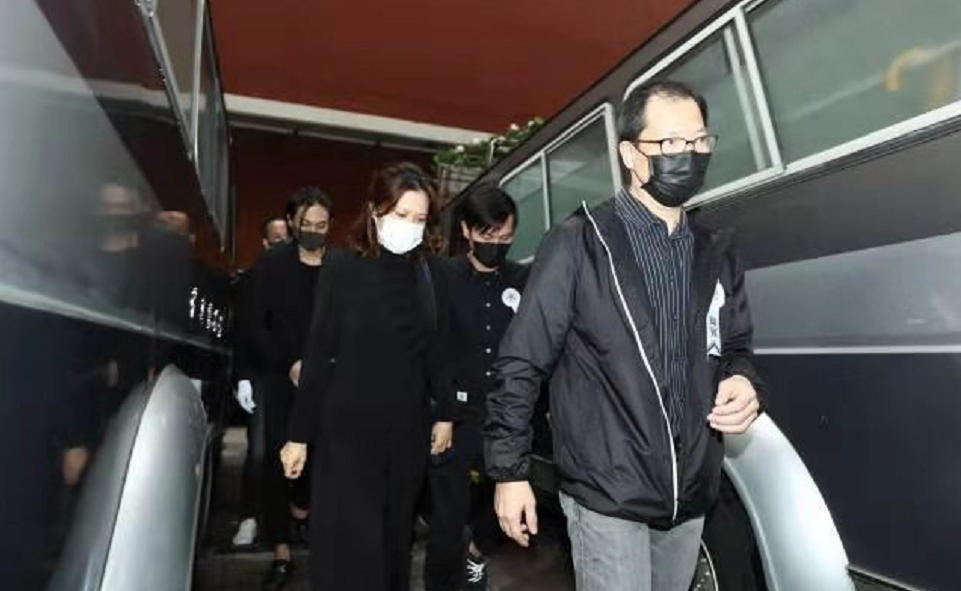 余香凝|吴孟达告别仪式！17岁儿子力压姐姐挑大梁，第二任妻女却遗憾缺席