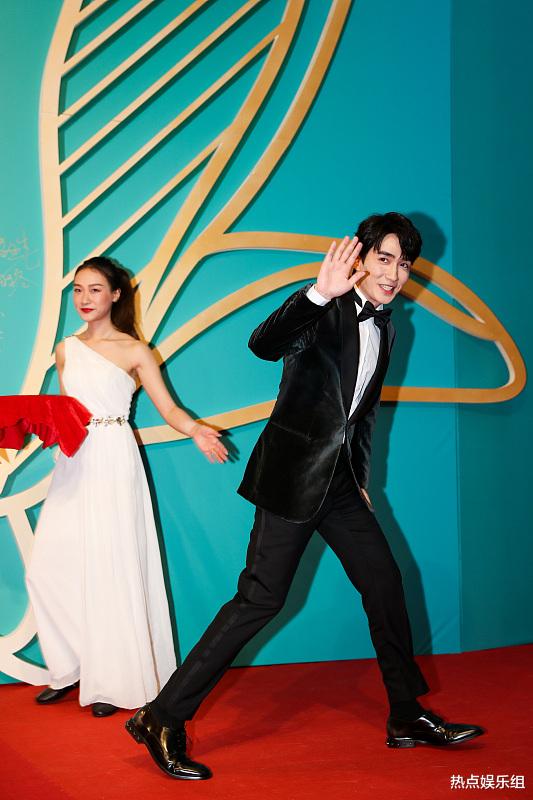 李湘|?见光死！李湘光鲜背后的“脏乱”引热议，爱豆秀字引嘲讽：亲娘哎