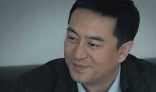 巩俐|巩俐赵又廷吻戏惹争议，差18岁被嘲像母子，恋爱戏非同龄人不可？