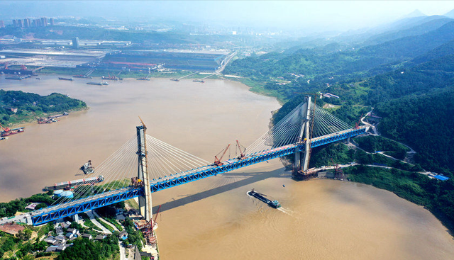 家中大小宝|重庆此地“厉害了”，一座跨江大桥顺利合龙，还创下两个国内记录