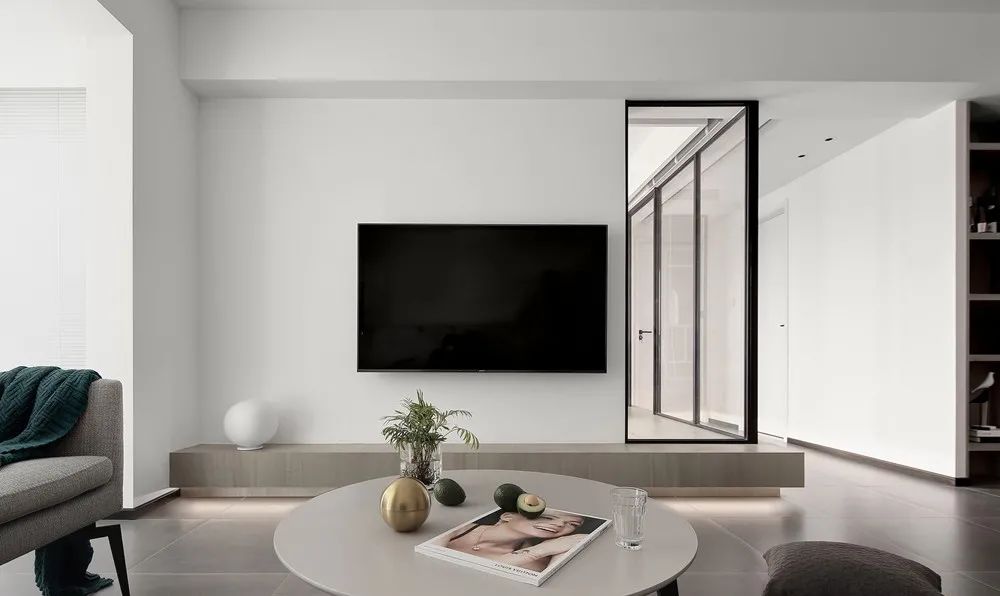 90m2大白墙+水泥灰:这个一人居的留白小家,氛围感拿捏了!