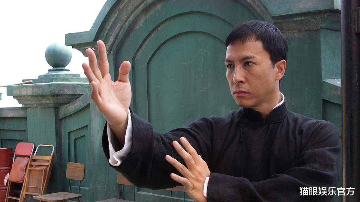 甄子丹|甄子丹拍戏被酒瓶爆头，还要求对手用全力打，却担心谢霆锋被毁容