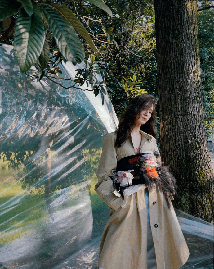 穿衣搭配|刘诗诗示范冬日穿搭时尚保暖 长发侧披气质出众