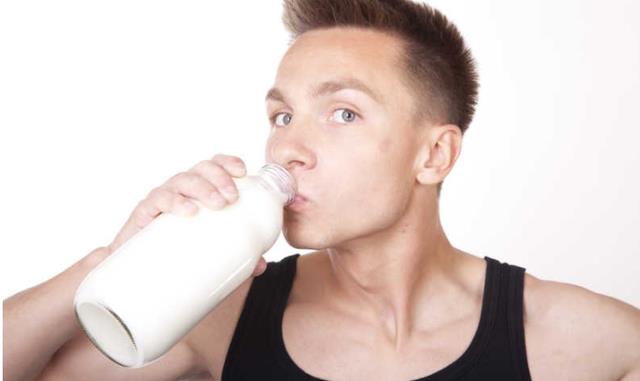 牛奶|为什么不建议女性天天喝牛奶？提醒：喝牛奶牢记几点，建议了解