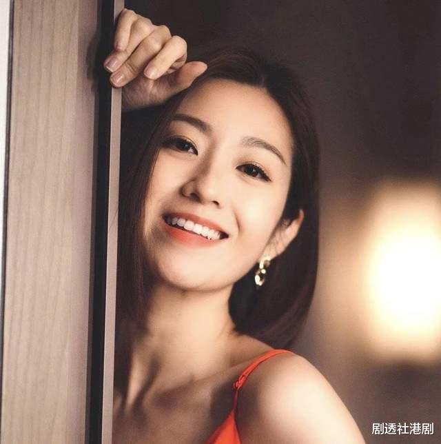 陈自瑶|王浩信陈自瑶再曝离婚，一周前合体为周励淇庆生，被嘲是被迫营业