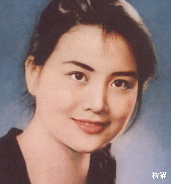 洪晃|洪君彦初婚娶章含之，二婚娶五朵金花朱一锦，花甲之年遇平凡现任