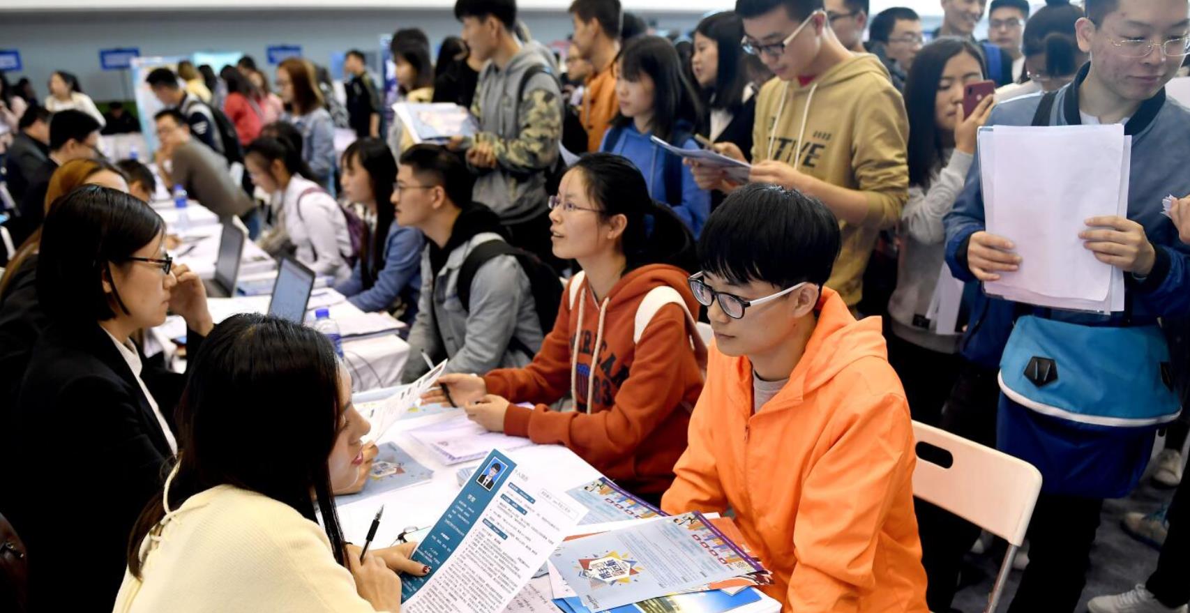 煤气灯|毕业生求职遭国企拒绝，原因竟是因为“名字”，网友看完哭笑不得