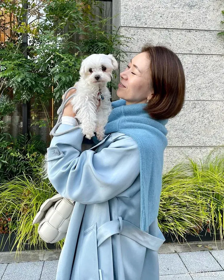 动物园主的夫人 日本博主街拍汇总 冬季大衣里面怎么穿