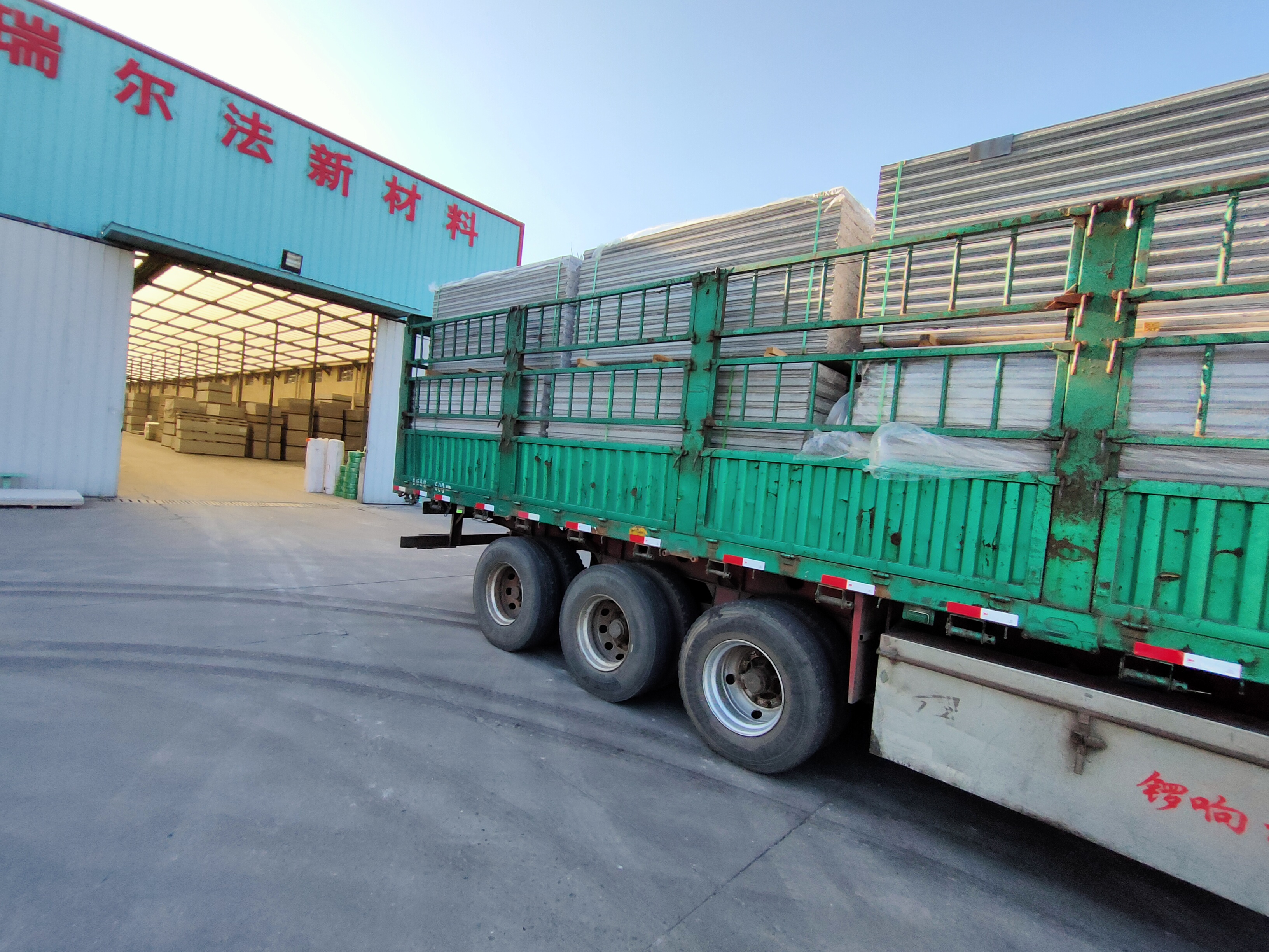 什么是水泥发泡轻质复合墙板？