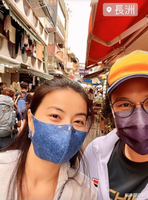 霍启刚|霍启刚郭晶晶长洲一日游！打扮朴素逛小吃街，吃五元一串的鱼蛋