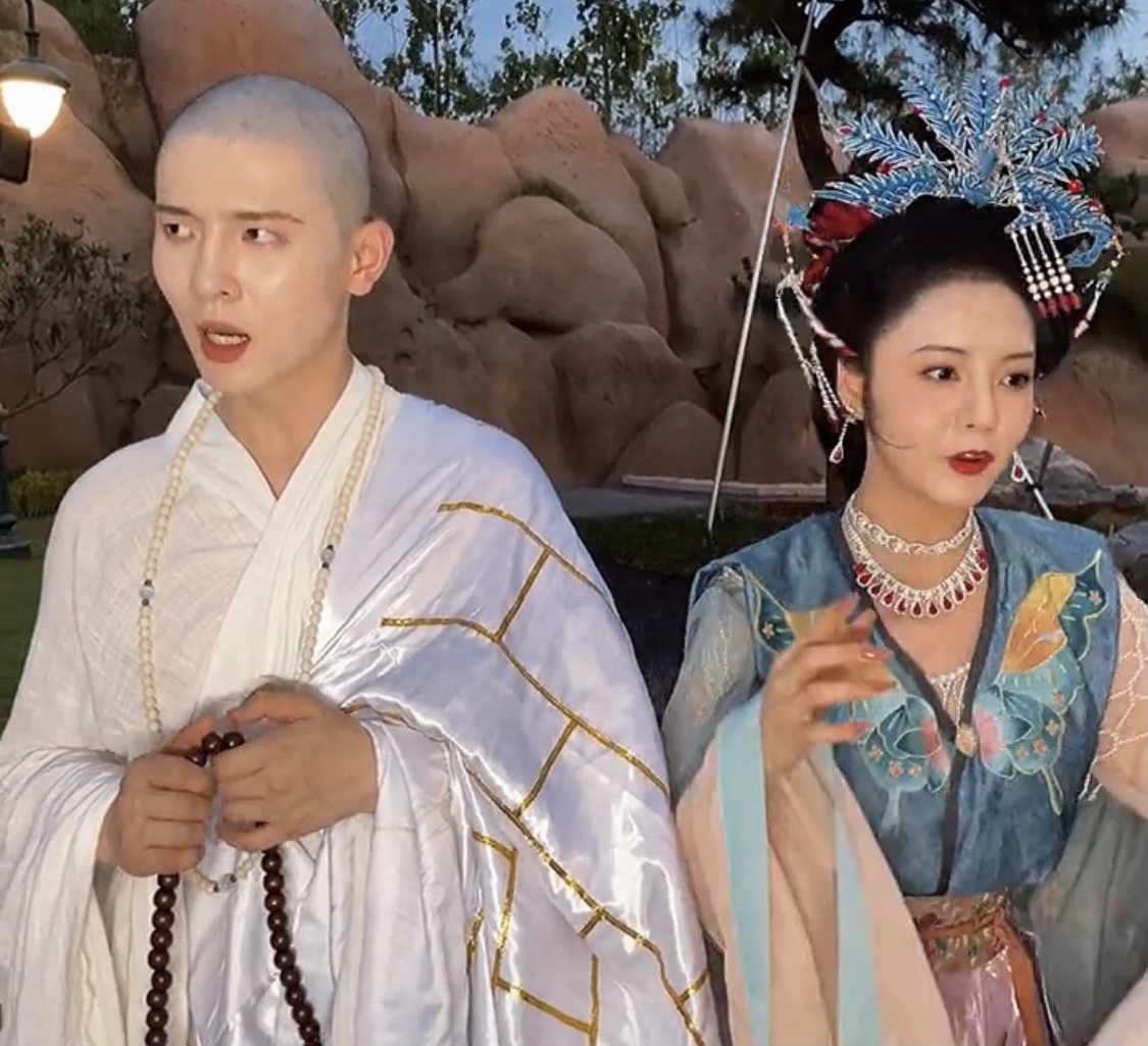 伊人|美女模仿西游记女儿国，眼神太空洞差点火候，哪是致敬这是毁经典