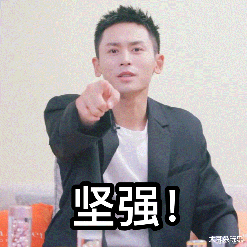 横店|张哲瀚6个夏天横店拍戏登热搜，美女老婆吃醋，盼一家团聚