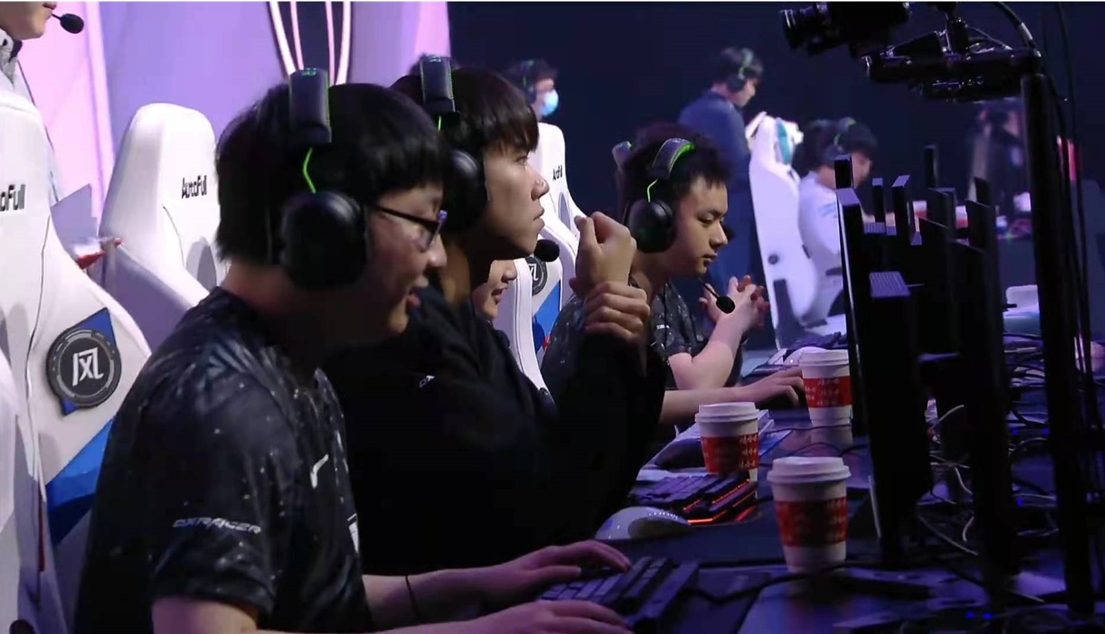 rookie|\TheShy快跑\,IG两连败Rookie\发车\名场面被喷上热搜,小钰发文吐槽:车再好好练练