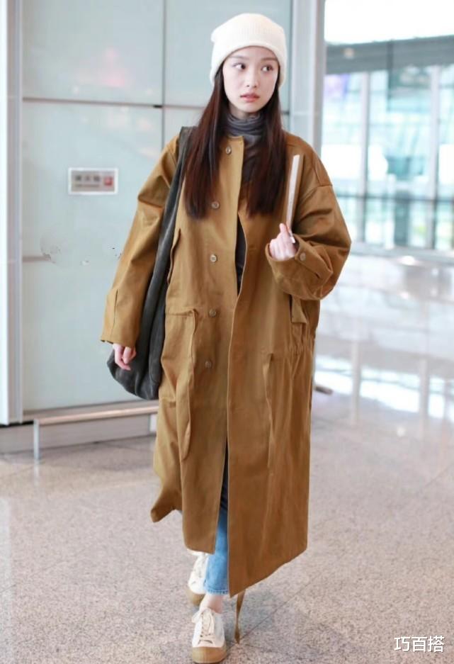 章子怡|倪妮在机场办起了“时装秀”，独特的保暖造型，让人大开眼界