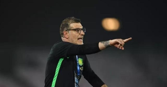 憨爸爸育儿|球迷生气了，万人留言教练下课：国足队长都来了还不赢，真水货