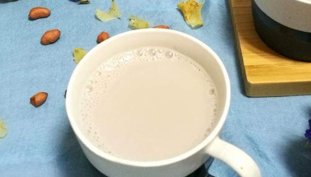 豆浆|这黑色的东西要多吃，蛋白质是鸡蛋的3倍，打成豆浆又香又浓好喝