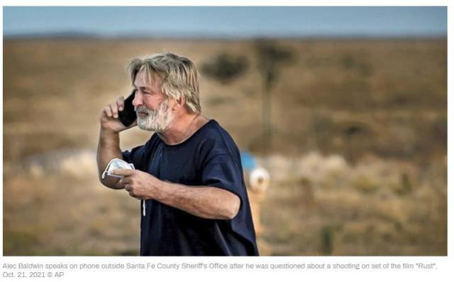 迪丽热巴|片场射杀摄影师，好莱坞演员鲍德温痛哭，坚称“没有扣动扳机”