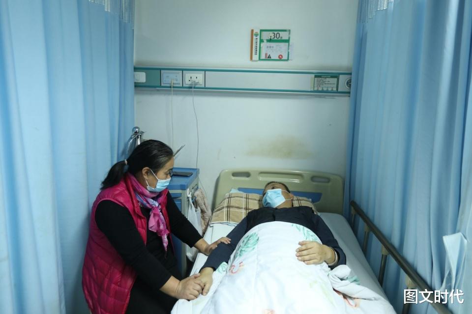 图文时代 女子13岁目睹母亲血癌去世，辍学打工还债，没想到如今噩梦重演