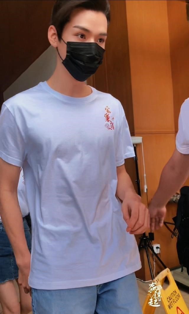 肖战|网传龚俊，张哲瀚恋爱，肖战又爆出隐婚生子？谁在背锅？