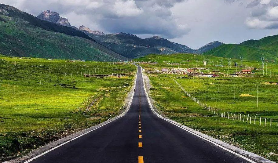 黄果树瀑布 中国海拔最高的省，如诗如画般美丽，还被视为圣地