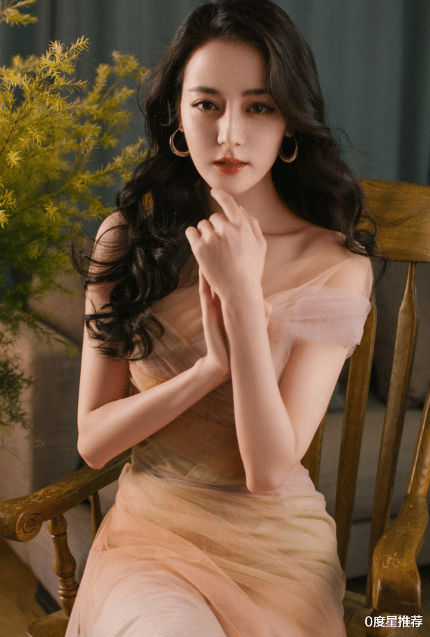 迪丽热巴|迪丽热巴的身材全靠P？看她未修生图后样子：终于暴露了