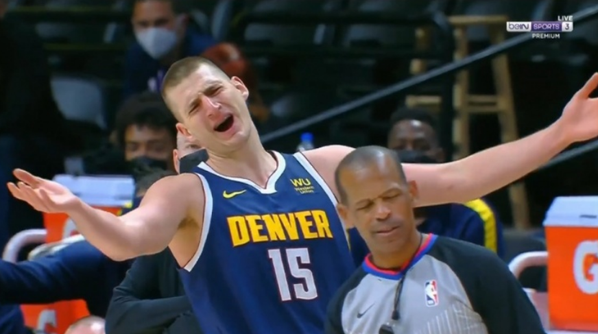 湖人队|仅一夜，湖人“起死回生”，平民冲前四！老詹发猩猩图案称赞小将