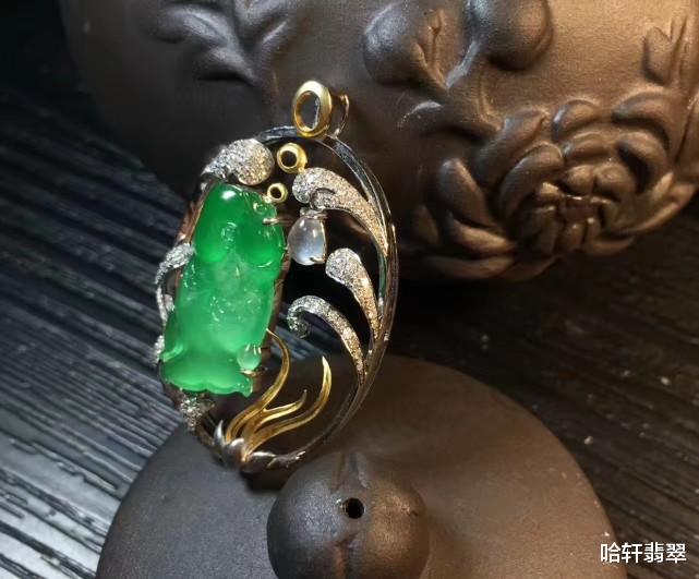 翡翠|动物小雕刻之翡翠金鱼欣赏