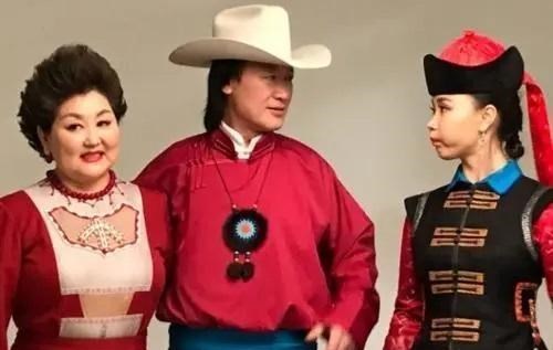 胡小小乖|曾红极一时的吉祥三宝,如今爸爸逝世,妈妈隐退,“女儿”大变样