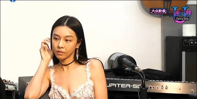 主持人|上直播弹琴却被网民骂！“马来西亚钢琴女神”大暴走离席！