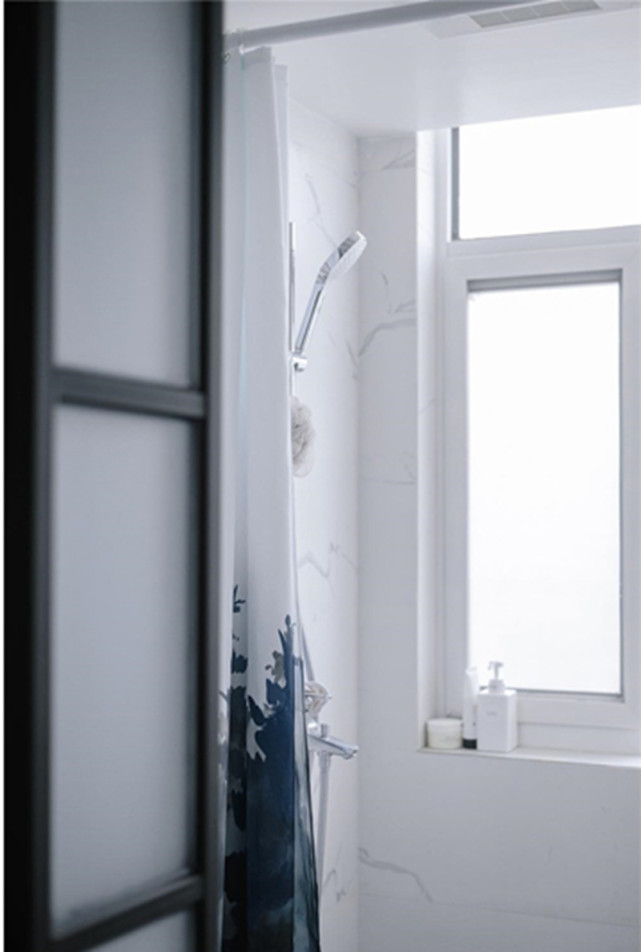 71平北欧风一居室，一抹清新的蓝色打破室内的的单调感