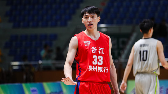 郭艾伦|北京险胜四川！吴前三叉戟41+13，曹云峰2人组60分，郭艾伦新动向