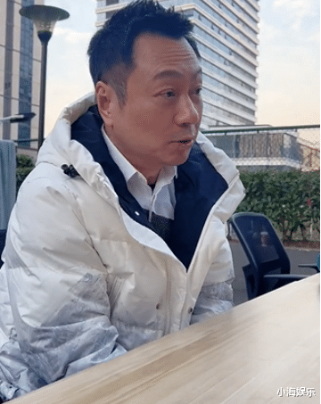 张慧雯|57岁黎耀祥回应摆地摊，将计就计在路边卖毯子，被粉丝认出忙否认