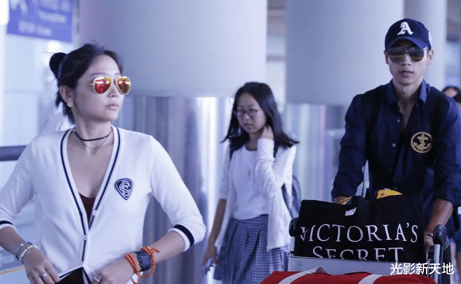 魏晨|魏晨于玮婚礼现场曝光，伴娘伴郎均为圈外人，王铮亮为证婚人