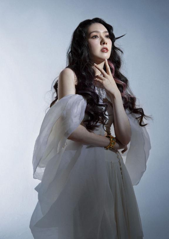 时尚风行派 郭碧婷保护女儿太心疼!穿着随意丝毫没豪门阔太范,不过气质提升