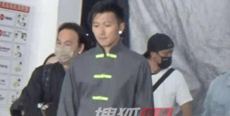 国庆晚会|谢霆锋现身央视国庆晚会,41岁仍帅成巅峰,廖昌永谭维维压轴出场