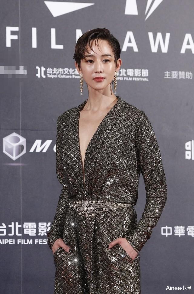 连体裤|张钧甯短发又攻又帅，气质潇洒穿深V装，高冷御姐范让女生心动