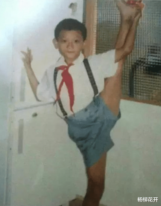 黄子韬|13年前，黄子韬承诺有钱后把聋哑发小留在身边当助理，今做到了吗