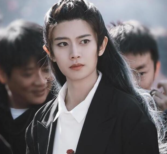 白梦妍|任嘉伦又一古装剧来袭，化身千年“男美人鱼”，女主颜值不输白鹿