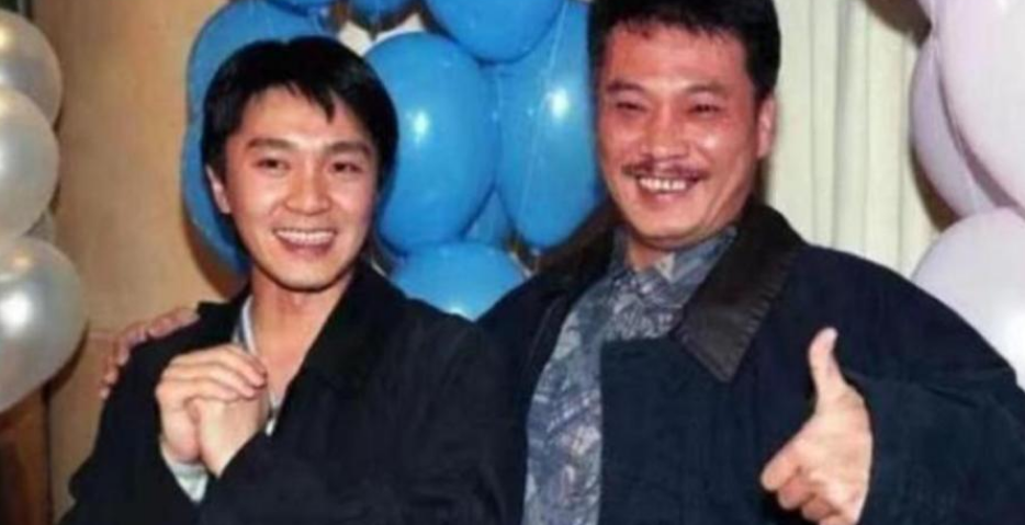 吴孟达|吴孟达灵堂曝光！超37位明星送花圈哀悼，周星驰花圈单独放身边