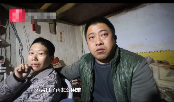 前沿大观察 年轻男子捡垃圾，被网友怒斥混日子？背后的原因令人动容