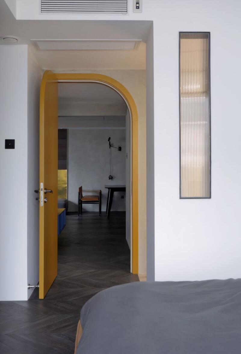 为追求极简,他坚持不要踢脚线,新房完工后,高级又显品味