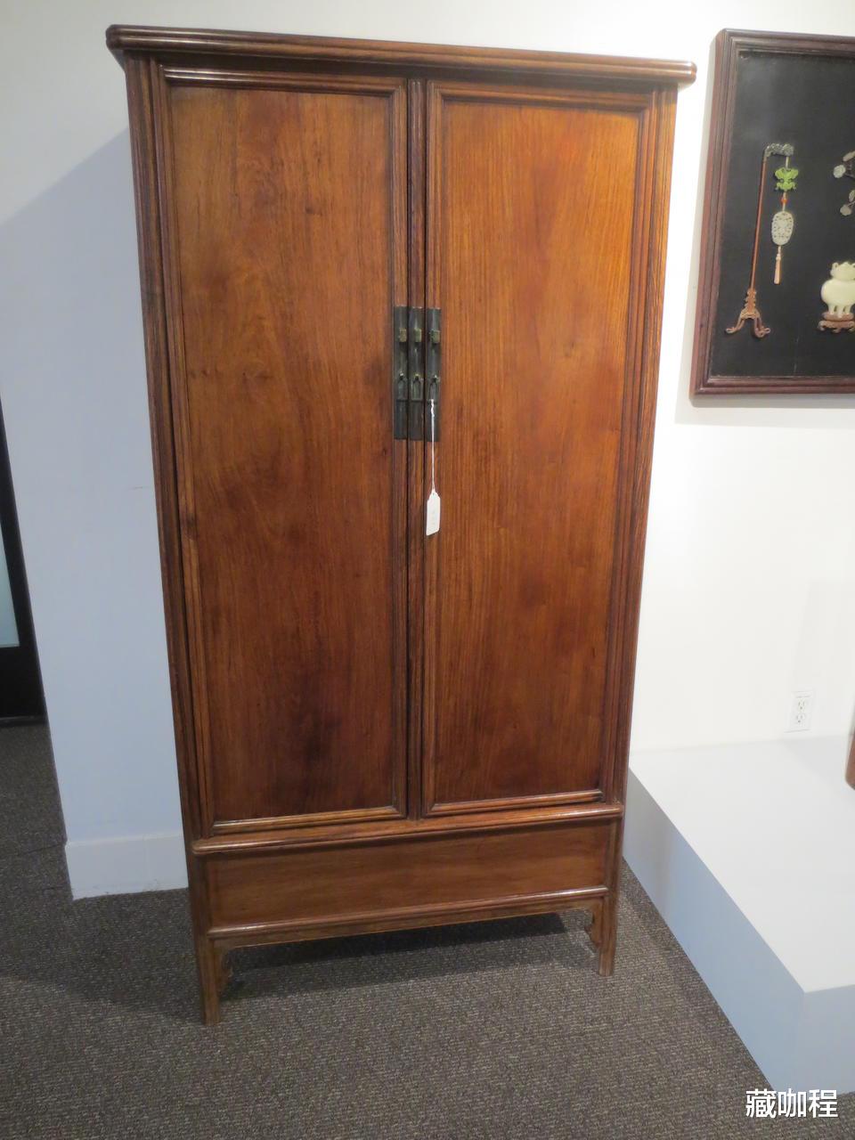 |装饰不多,却增妩媚,清黄花梨圆角柜造型美